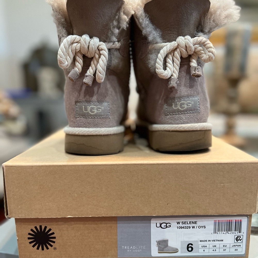 UGG boots women, Selene style in color light grey suede.